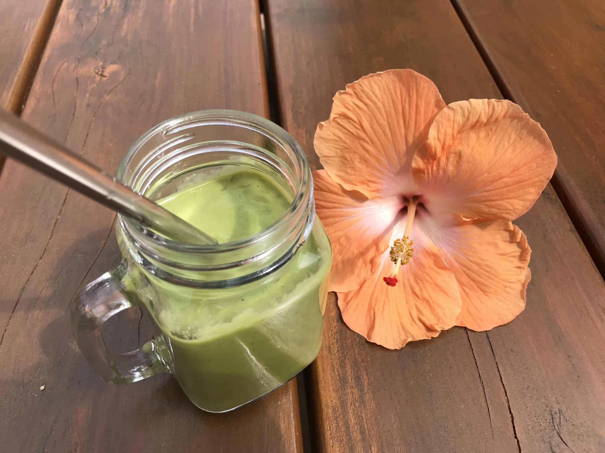kiwi cabbage green smoothie